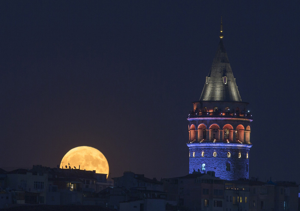 Ayı ışığında İstanbul manzaraları
