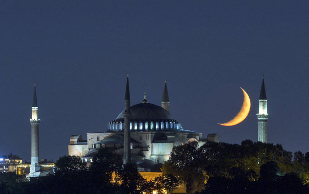 Ayı ışığında İstanbul manzaraları