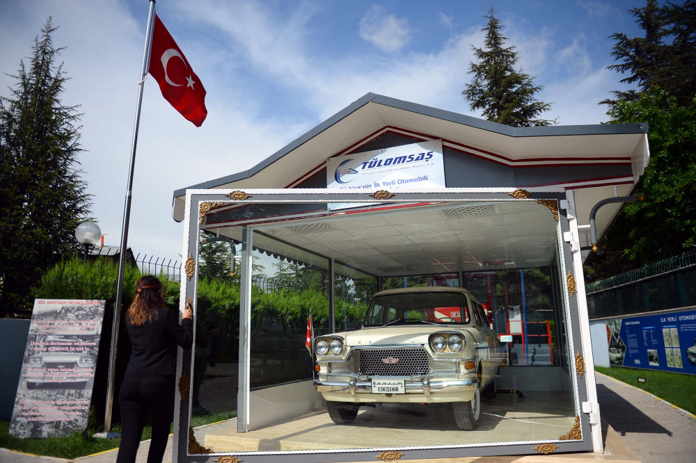 Türkiyenin ilk yerli otomobili: Devrim Arabası