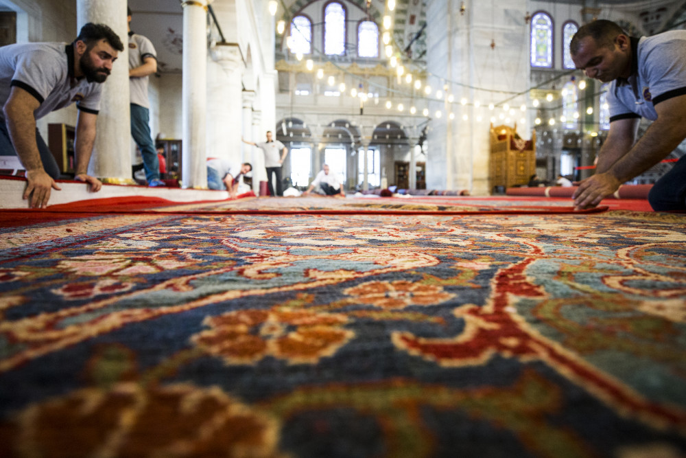 Fatih Camisi tarihi halılarına tekrar kavuştu
