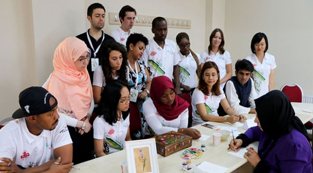 Yabancı öğrenciler Türk kültürünü öğreniyor
