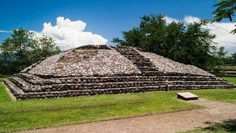 Mayalar yanardağ felaketinden piramitle korumuş