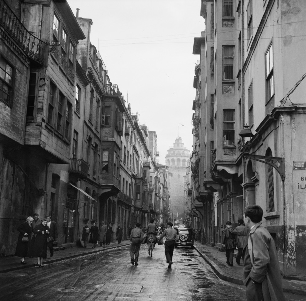 Ara Gülerin Muhtelif İstanbul fotoğrafları sergileniyor