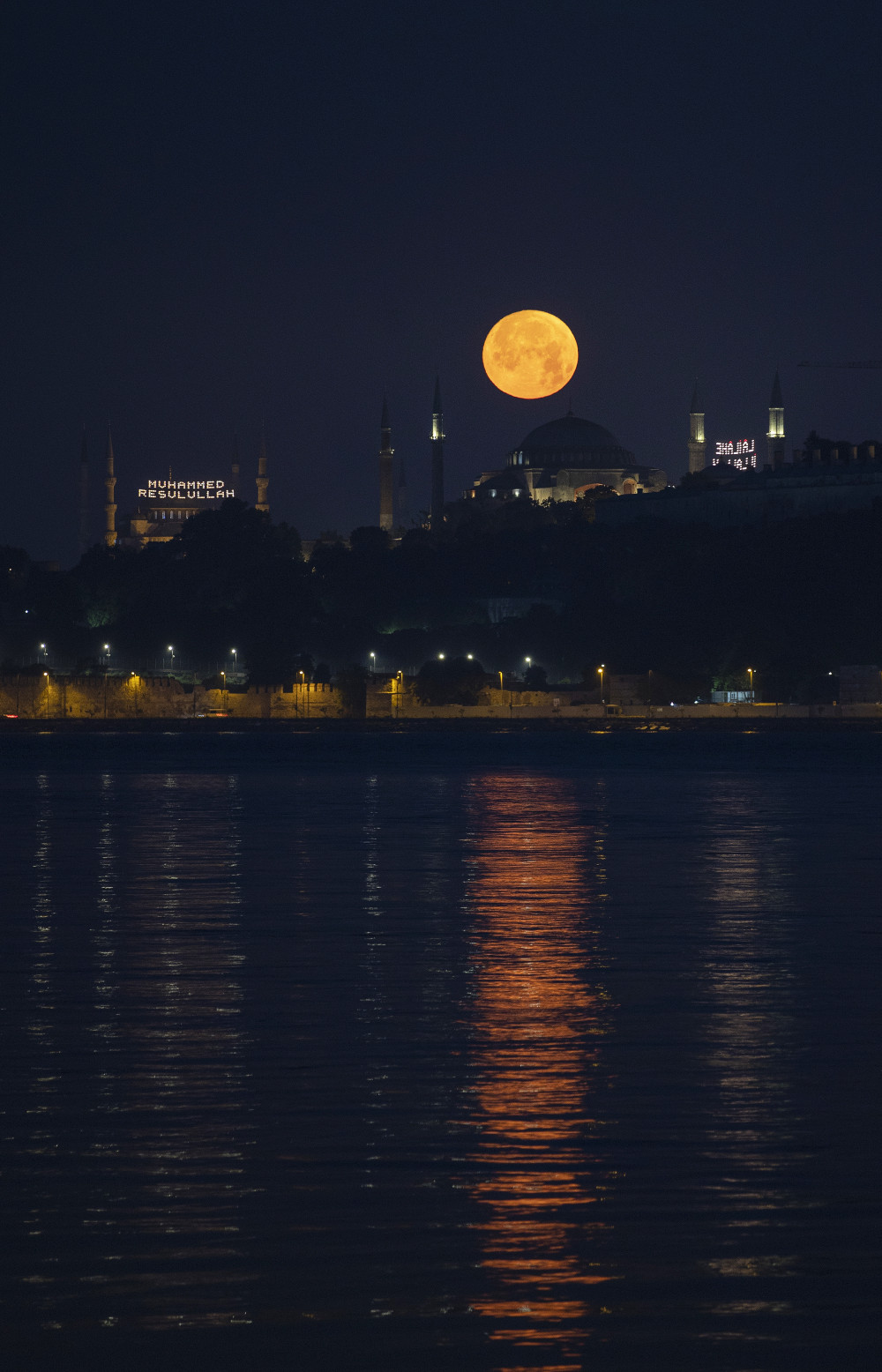 İstanbuldan Süper Ay manzaraları: 14 Haziran