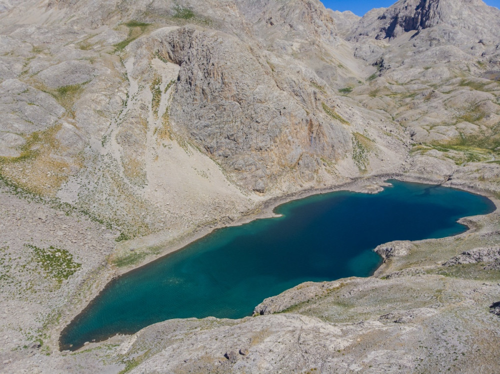 Munzur dağlarının mavi boncuğu: Karagöl