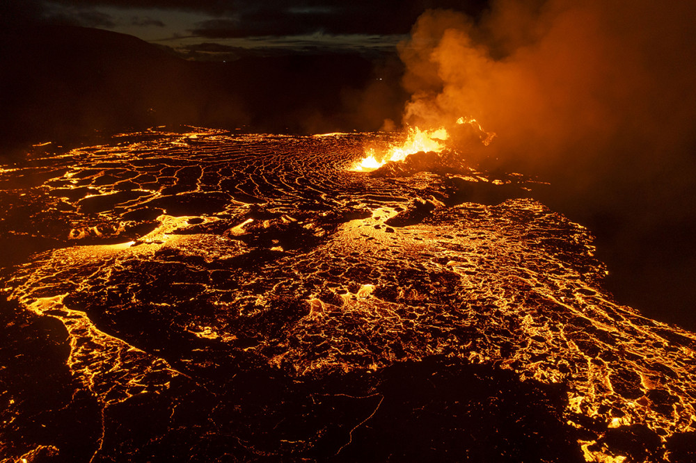 İzlandada yanardağ patlaması 