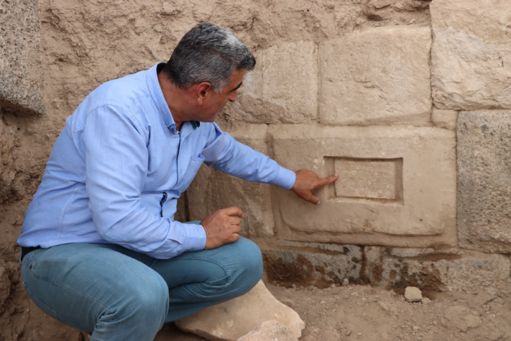 Vandaki gizemli antik kentin surlarında Aramice yazıtlar bulundu