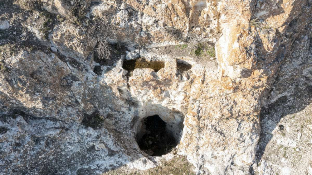 Vanda üzerinde ayin yapılan bir Urartu kaya mezarı keşfedildi