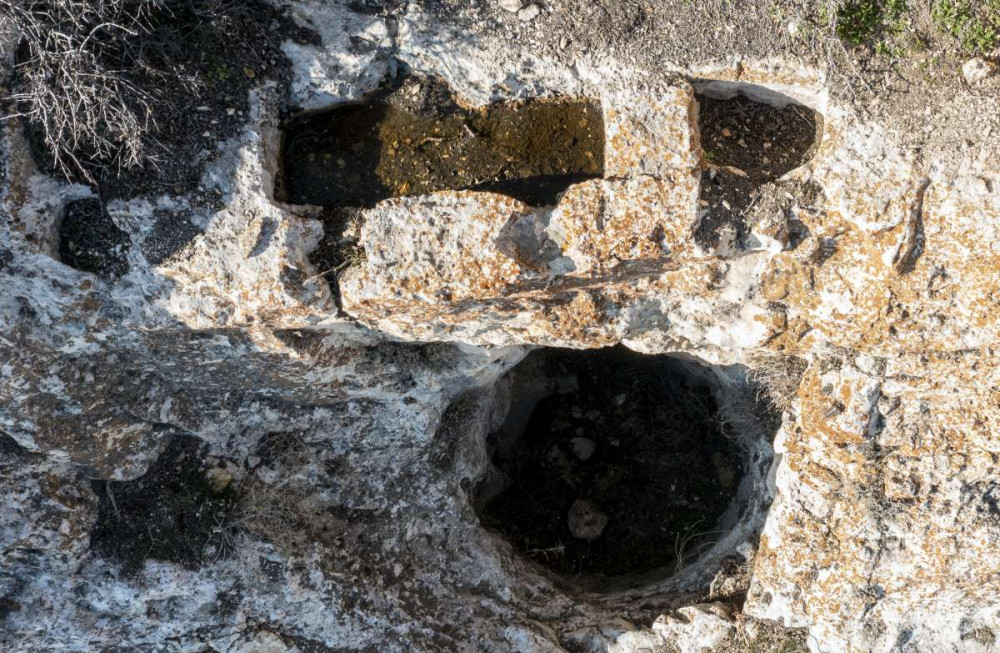 Vanda üzerinde ayin yapılan bir Urartu kaya mezarı keşfedildi