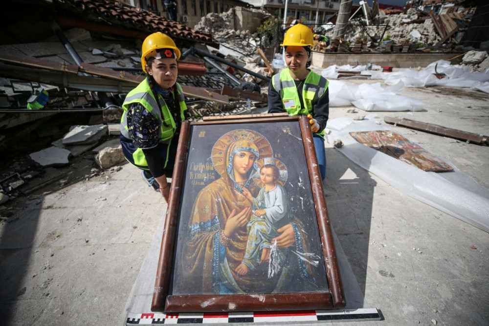 Antakya Rum Ortodoks Kilisesinin tarihi eserleri enkazdan toplandı