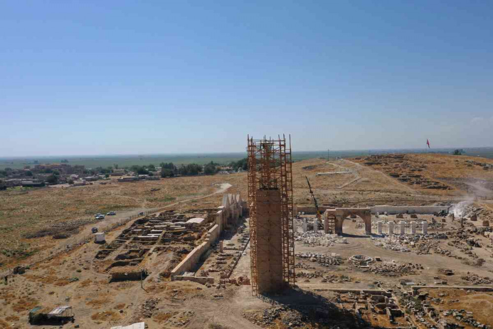 Sekiz bin aynı anda namaz kıldığı dev camiyi arkeologlar topraktan çıkartıyor