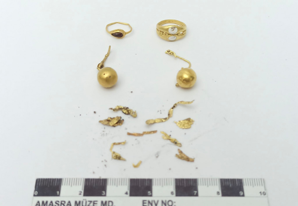 Amasrada bulunan Roma mezarlarından altın takılar çıktı