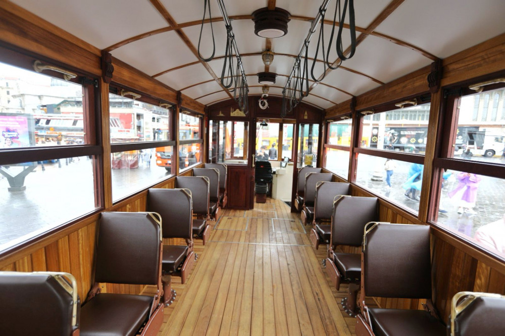 Beyoğluna içi-dışı nostaljik bataryalı tramvaylar geliyor