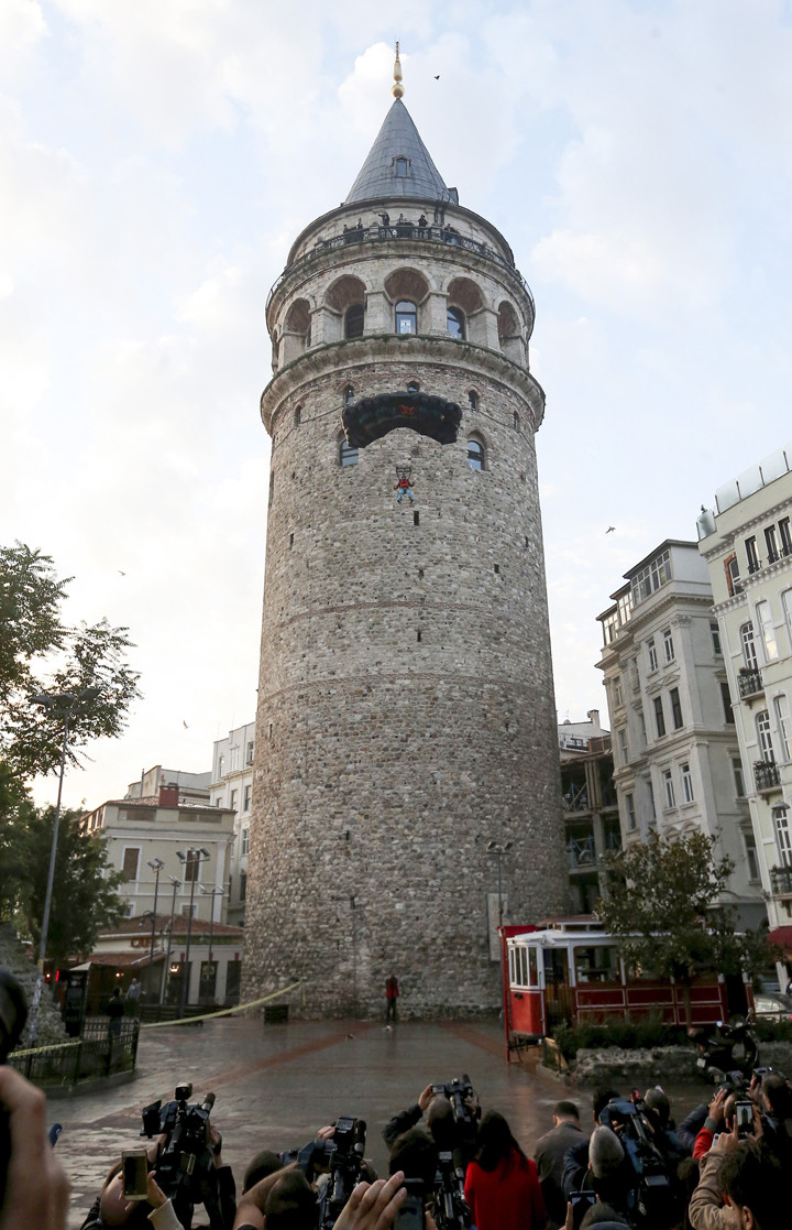 Hezarfene selam olsun dedi Galata Kulesiden atladı