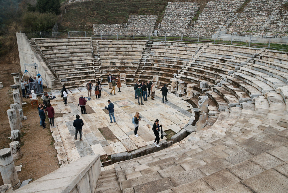 Grifonlu Soylu Koltuğu tekrar Metropolis Antik Kentinde