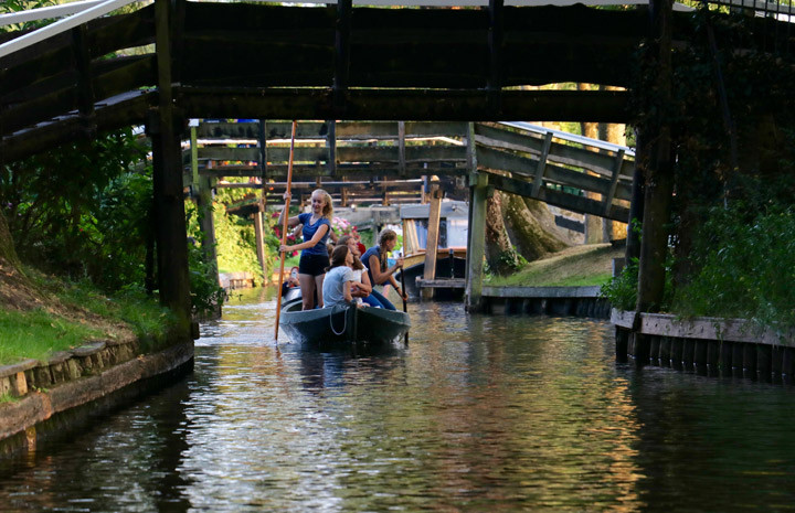 Hollandanın Venediki: Giethoorn köyü