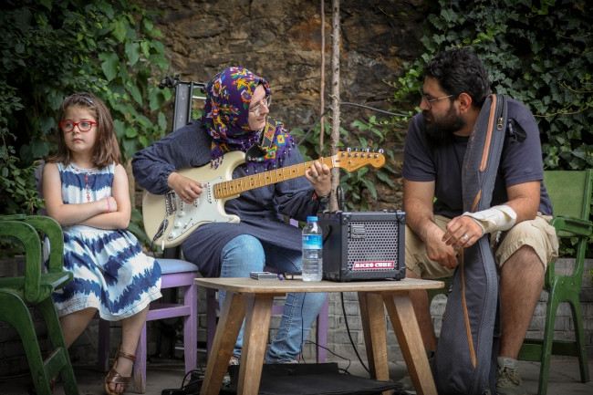 Elektrogitar hayatının parçası oldu