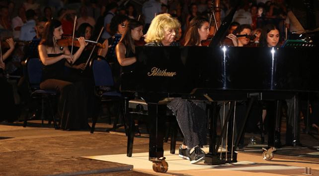 İdil Biret Stratonikeia Antik Kentinde konser verdi