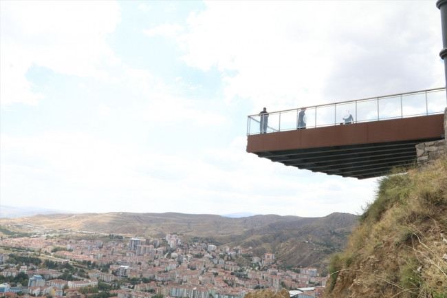 Bayram tatili için Çankırıya gelenler cam terasa yoğun ilgi gösteriyor