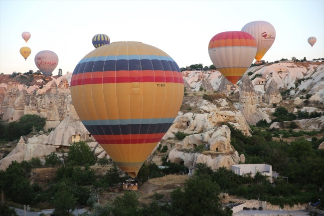 Sıcak hava balonlarıyla kuş bakışı Kapadokya