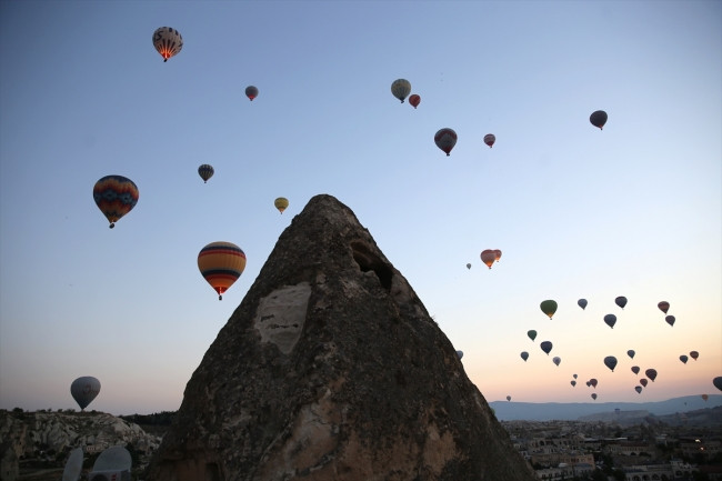 Sıcak hava balonlarıyla kuş bakışı Kapadokya