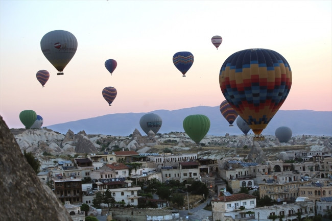 Sıcak hava balonlarıyla kuş bakışı Kapadokya