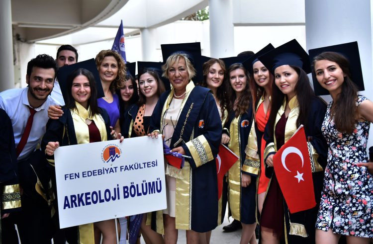 65 yaşındaki emekli öğretmenin arkeoloji aşkı