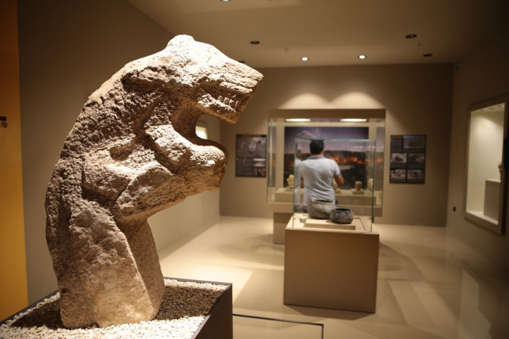 Göbeklitepeye rakip Karahantepeden çıkan tarihi eserler