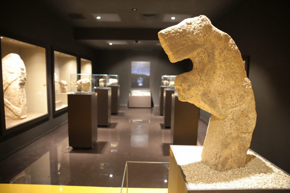 Göbeklitepeye rakip Karahantepeden çıkan tarihi eserler