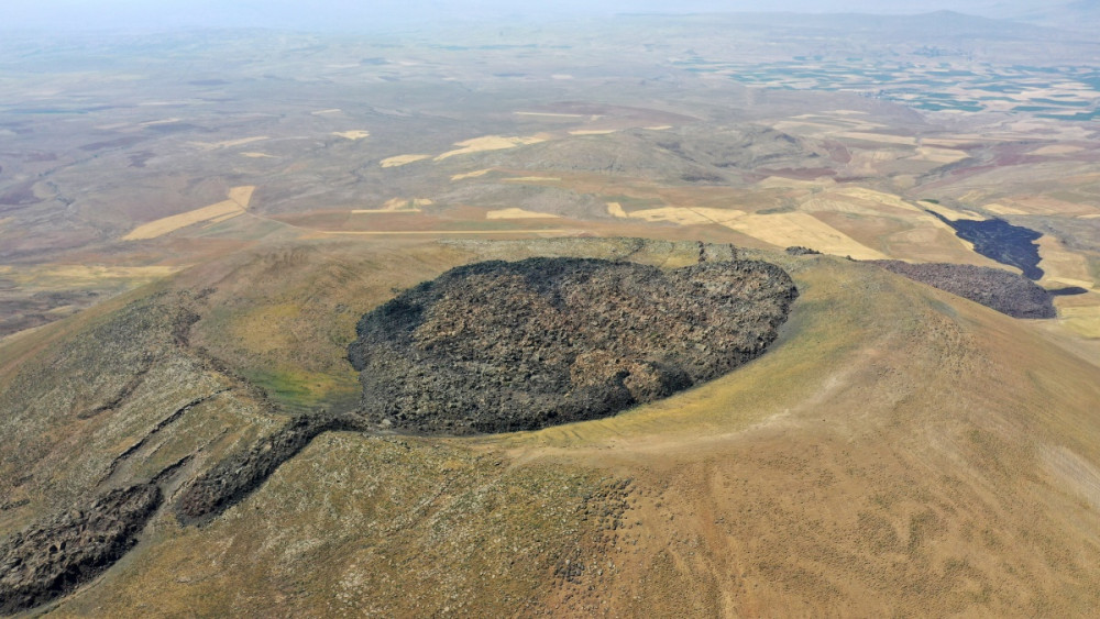 Nemrut - Süphan Jeoparkı lav izleri ve muhteşem göl manzaraları