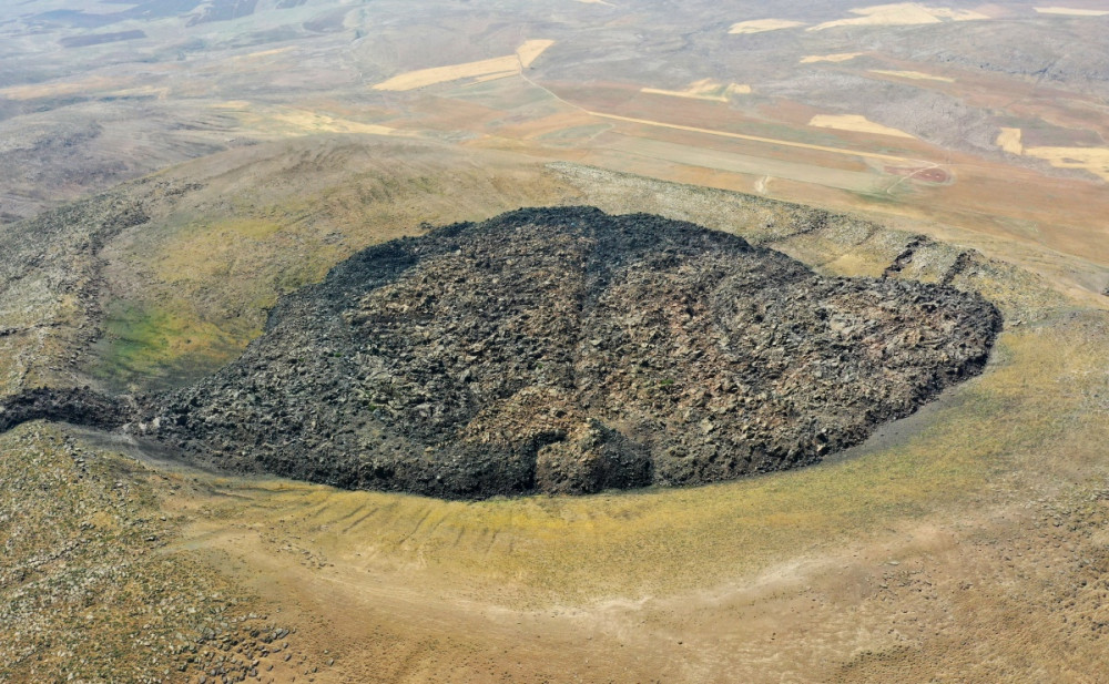 Nemrut - Süphan Jeoparkı lav izleri ve muhteşem göl manzaraları