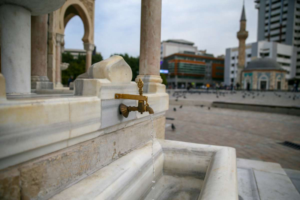 Musluklara takılan kelepçeler de hırsızları durduramadı