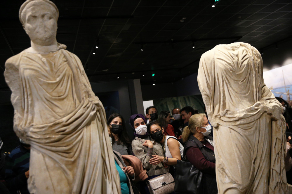 İlk kadın il belediye başkanı defile ile anıldı