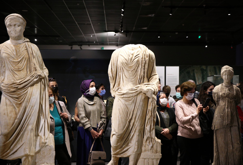 İlk kadın il belediye başkanı defile ile anıldı