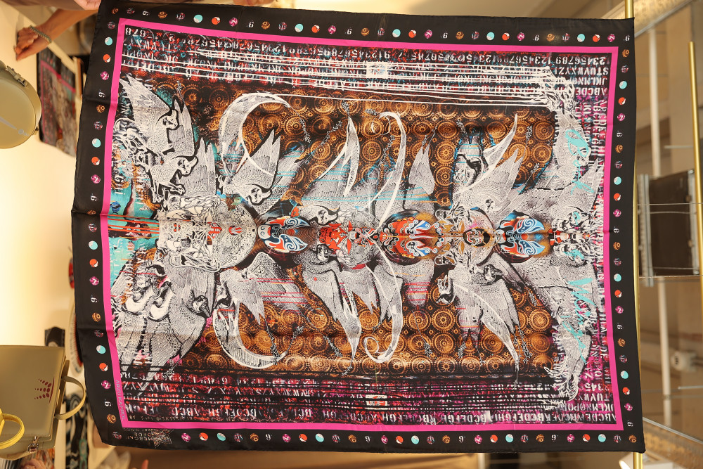 Arzu Kaprol ve Mercan Dede imzalı giyilebilir sanat eserleri