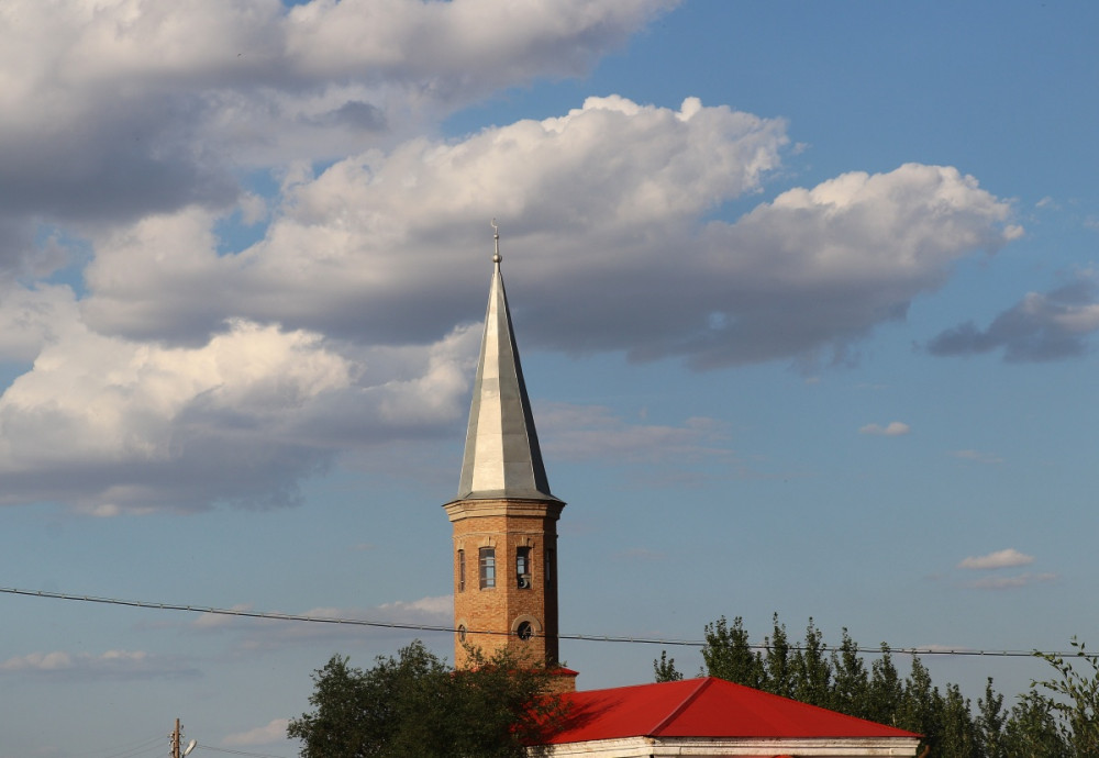 At sütü sayesinde yüzyıllardır parıldayan cami