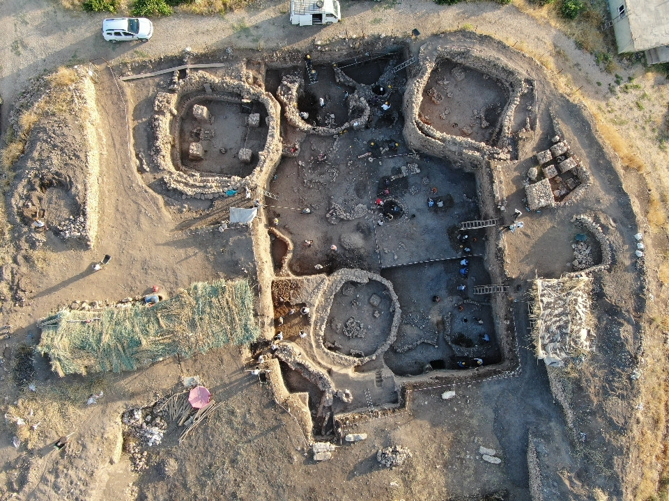 Diyarbakırda Urfadaki Göbeklitepe ile çağdaş 3 yapı bulundu