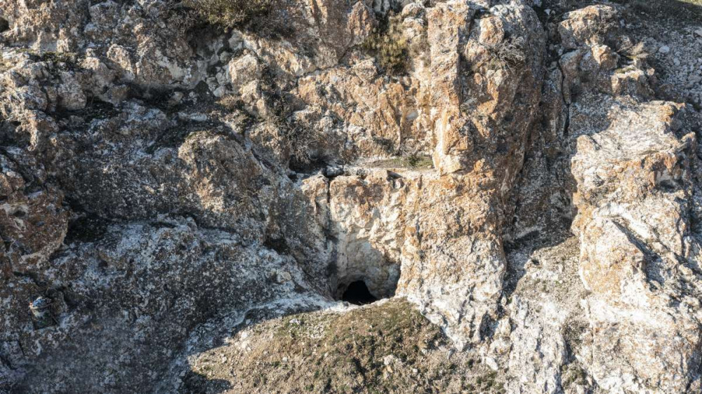 Vanda üzerinde ayin yapılan bir Urartu kaya mezarı keşfedildi