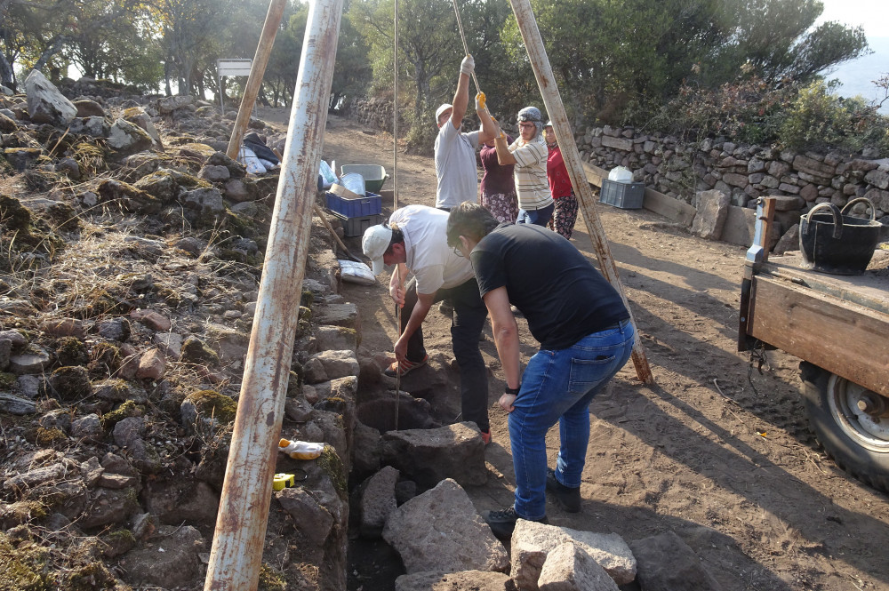 Manisada 2 Demeter heykelciği bulundu