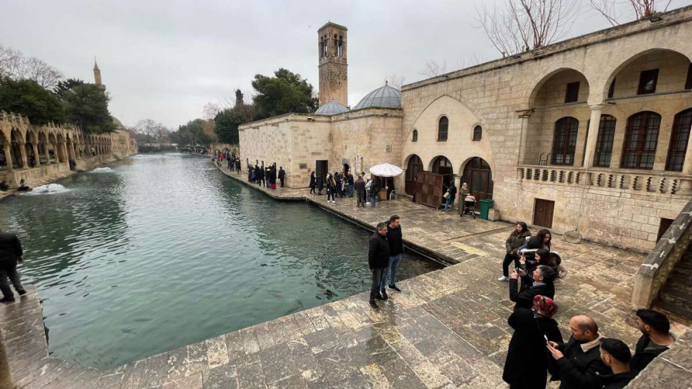 Balıklıgölün mavi suları depremden sonra kahverengiye dönüştü