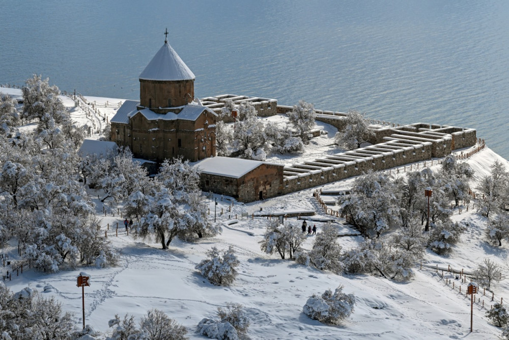 Vandaki Akdamar Adası kar altında bir başka güzel