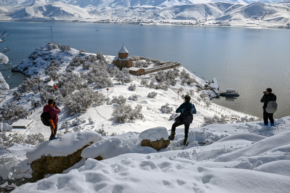 Vandaki Akdamar Adası kar altında bir başka güzel