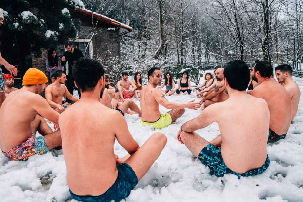 Mayo ile dağa tırmandılar Wim Hof Method ile kış soğuklarına meydan okudu