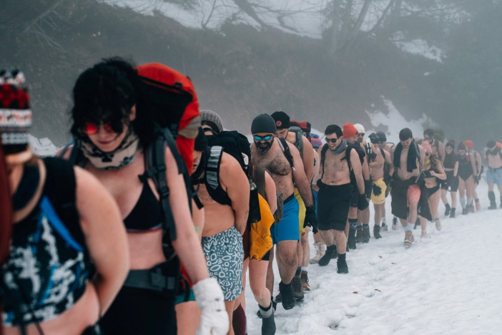 Mayo ile dağa tırmandılar Wim Hof Method ile kış soğuklarına meydan okudu