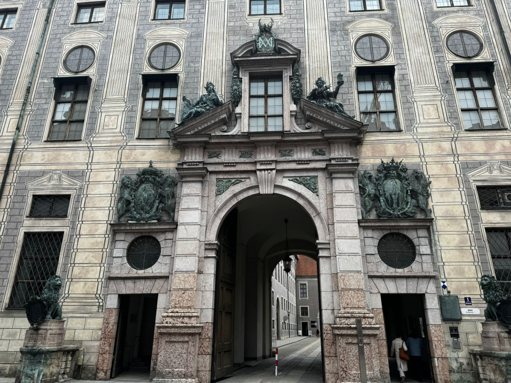 Orta Çağ Kalesinde bir müze: Residenz Muenchen