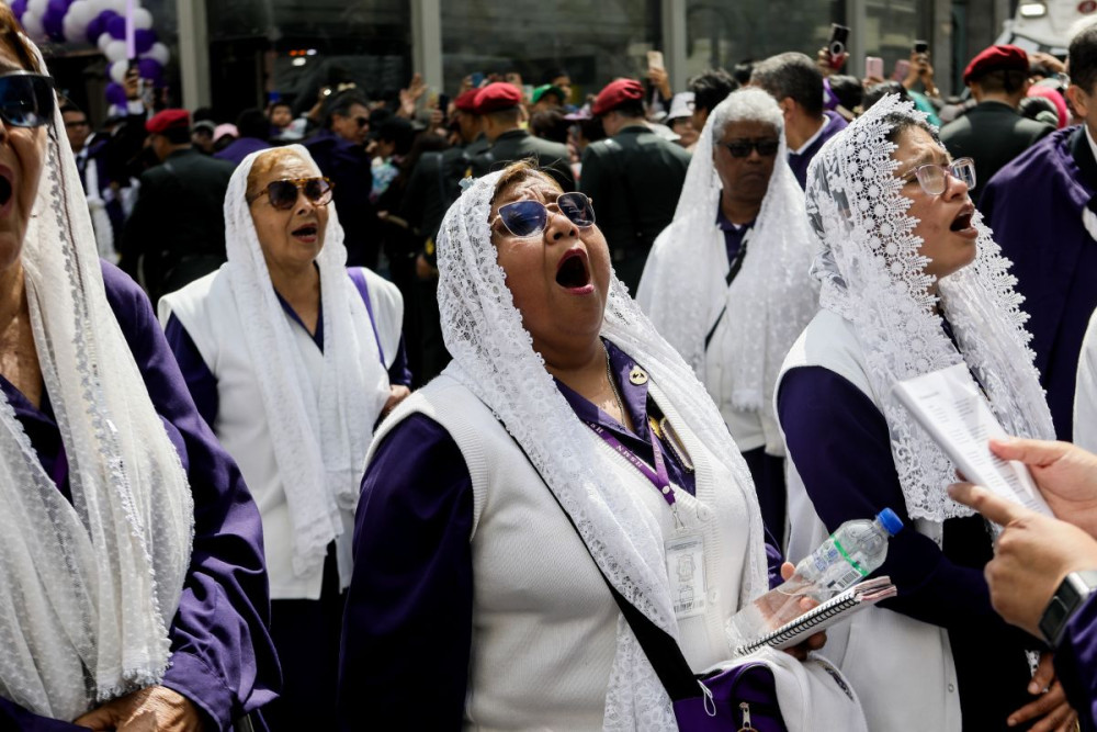 Perudaki Señor de los Milagros Festivalinden kareler