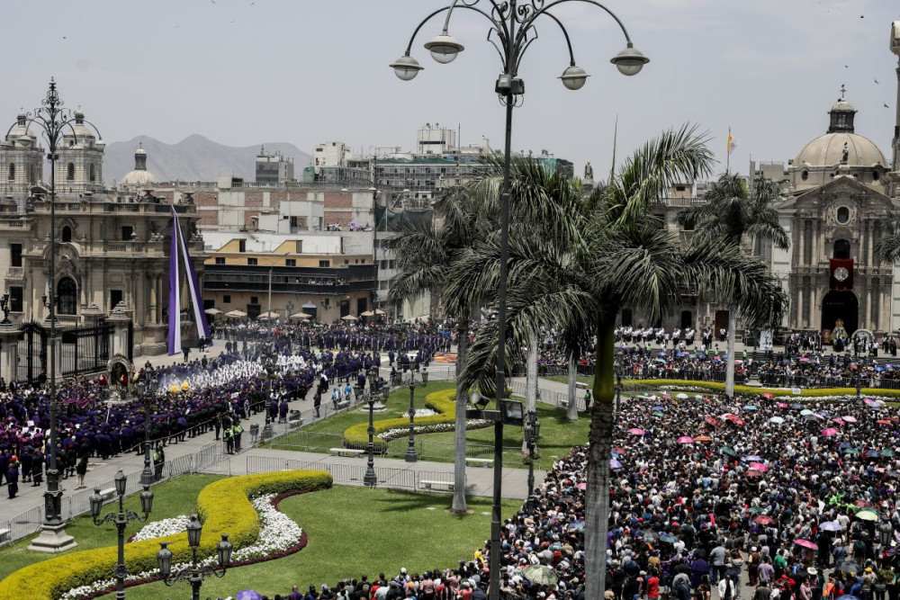 Perudaki Señor de los Milagros Festivalinden kareler