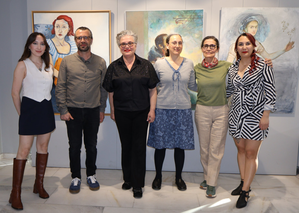 Evrim Sanat Galeriside Hüzün tabloları