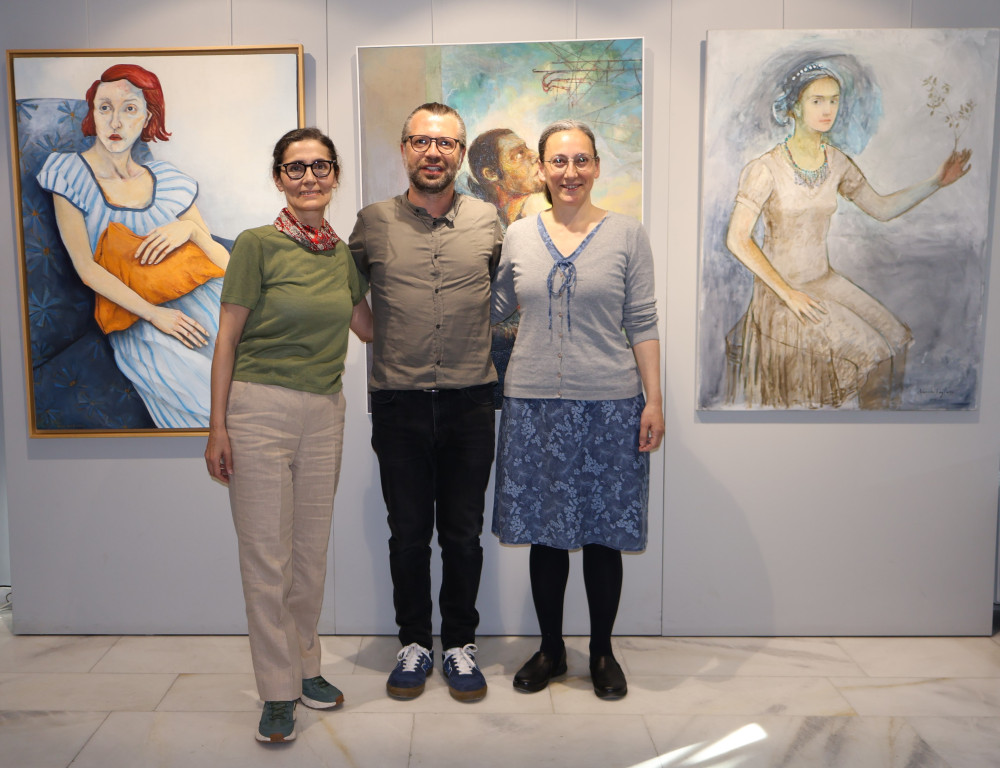 Evrim Sanat Galeriside Hüzün tabloları