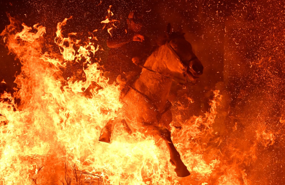 Ateşin ve kutsanan atların nefes kestiği anlar